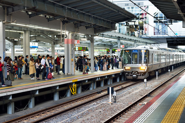 ビジネスパーソンの通勤電車での過ごし方 Manegyニュース Manegy マネジー ビジネスパーソンの通勤電車での過ごし方 Manegyニュース Manegy マネジー