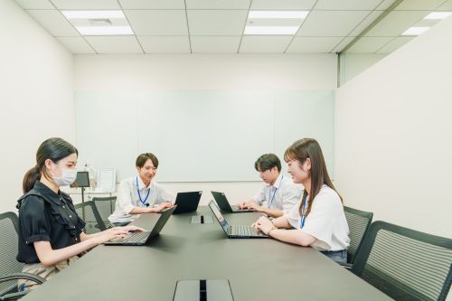 南青山税理士法人の社内風景